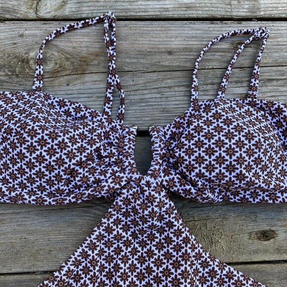 Cupshe tie-back 'monokini' swimsuit, new with tags! - Picture 4 of 14